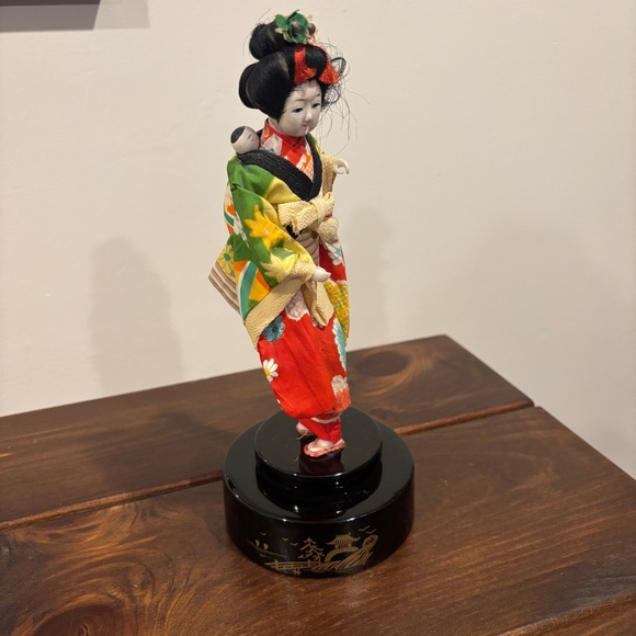 Vintage Japanese GEISHA Doll MUSIC BOX ROTATING - Picture 4 of 13